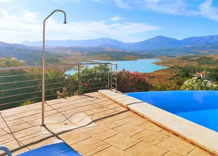 Adelfas, Piscina Infinity Feriehus