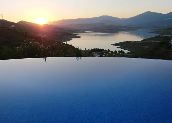 Adelfas, Piscina Infinity Feriehus